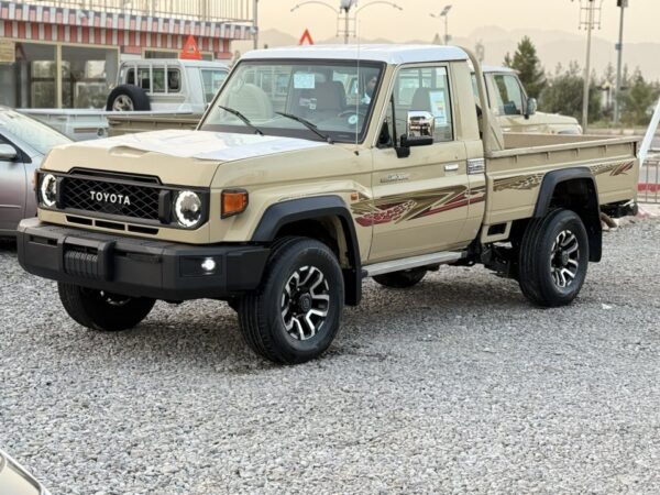2017 Toyota Land Cruiser (Short Wheelbase)